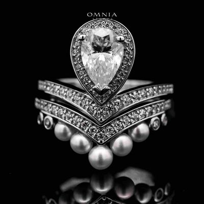 Omnia Elnara Royal Design with Pearl Silver Ring 925 Silver in GRA Certified High Quality White Moissanite Stone