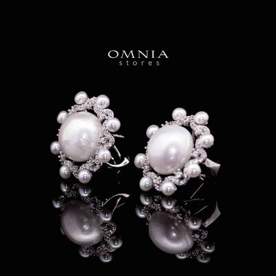 Omnia Aakifah White Fresh Water Pearl Silver Clip Earrings in 925 Silver In High Quality Simulated Diamonds