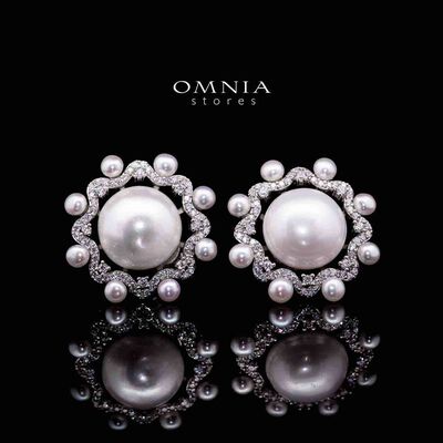 Omnia Aakifah White Fresh Water Pearl Silver Clip Earrings in 925 Silver In High Quality Simulated Diamonds