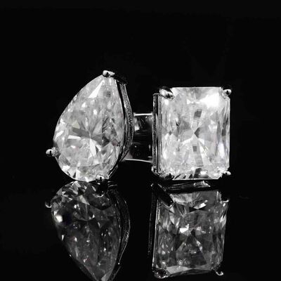 Omnia Ghaliah White Ring 92.5 Silver Certified in High Quality Moissanite Stone