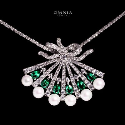 Omnia Azra Pearl White and Greeen Pendant Necklace With High Quality Certified Lab Crafted Stones In 925 Silver
