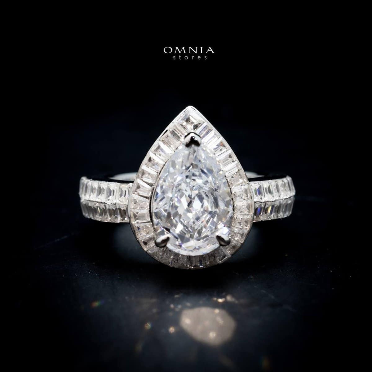 Omnia Asma Ring in 92.5 Silver High Quality Simulated Diamonds image number null