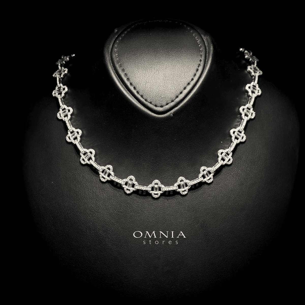 Omnia Amna White Necklace in 92.5 Silver High Quality Simulated diamonds image number null