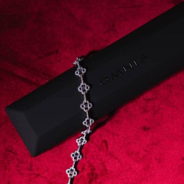 Omnia Amna White Set in 925 Silver with High Quality Simulated Diamonds image number null