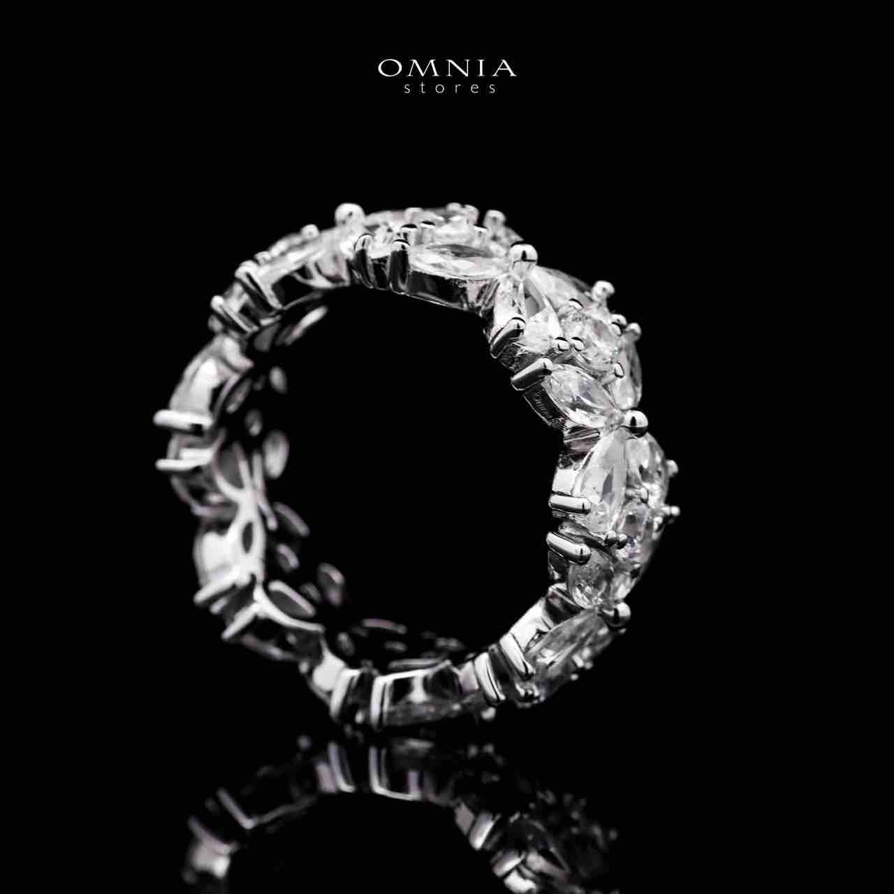 Omnia Asfiya Silver Ring in 925 Silver with High-Quality White Simulated Diamonds image number null