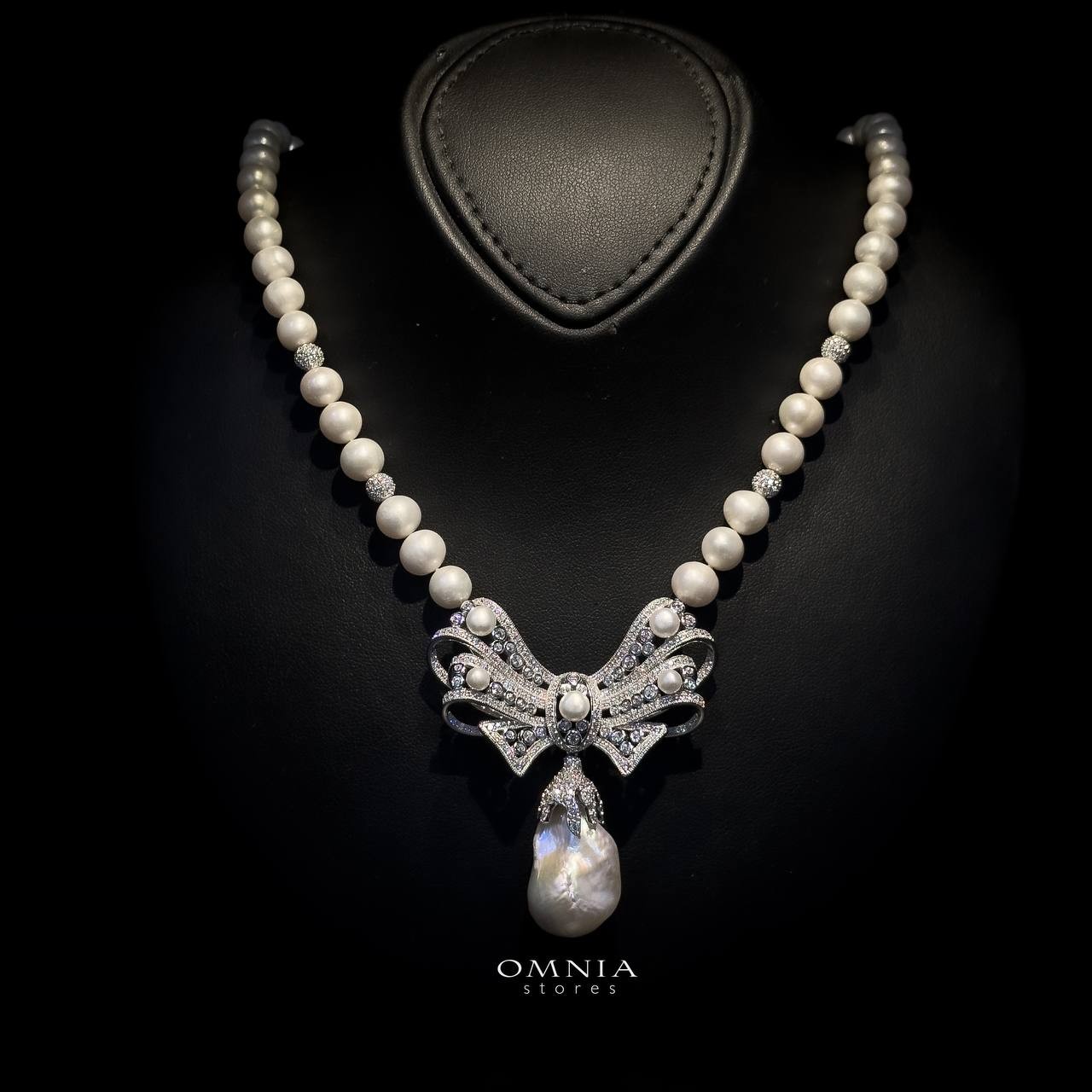 Omnia Gadi Fresh Real Water Pearl Set in 92.5 Silver Accessories With High Quality Simulated Diamonds image number null