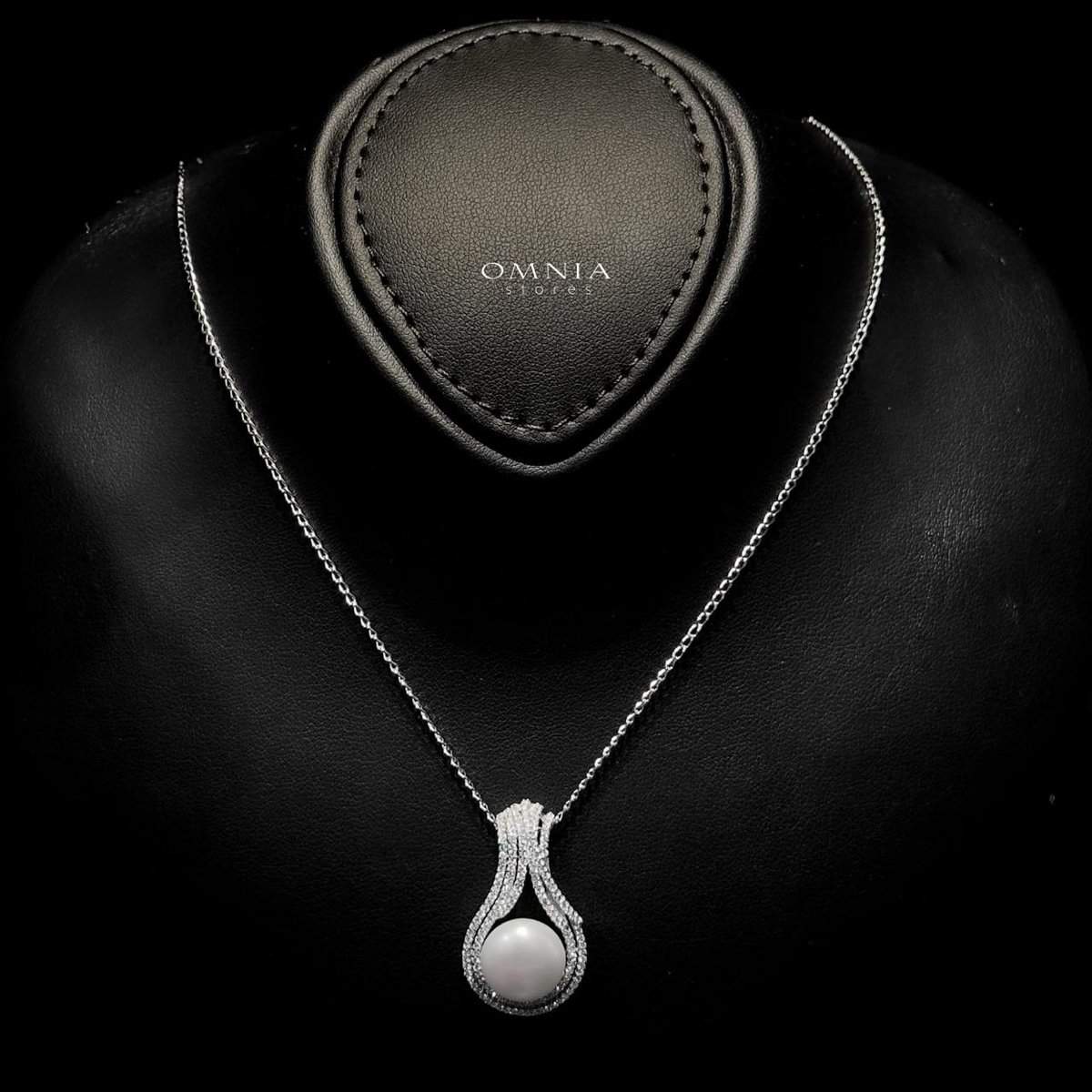 Omnia Reese Pearl Set in 92.5 Silver with High Quality Simulated Diamonds image number null