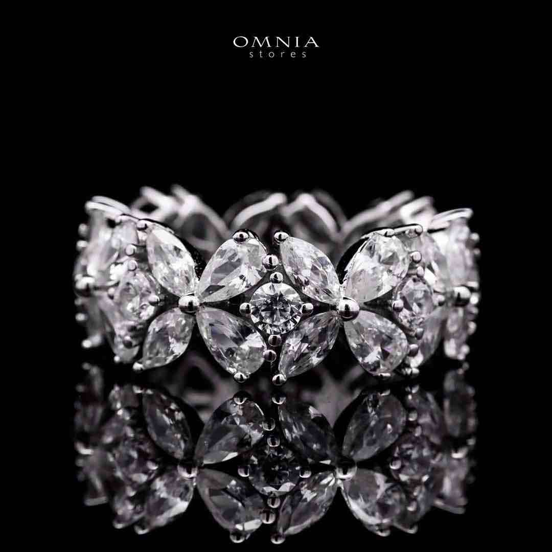 Omnia Asfiya Silver Ring in 925 Silver with High-Quality White Simulated Diamonds image number null