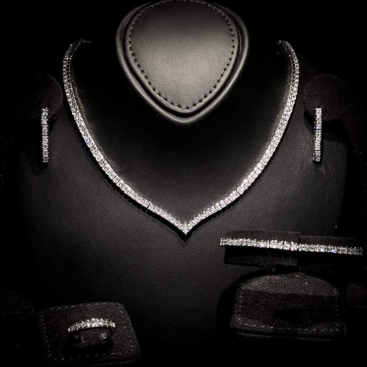 Omnia Viola White Luxury Bridal Full Set in High Quality Rhodium Plated Zircon Stones image number null