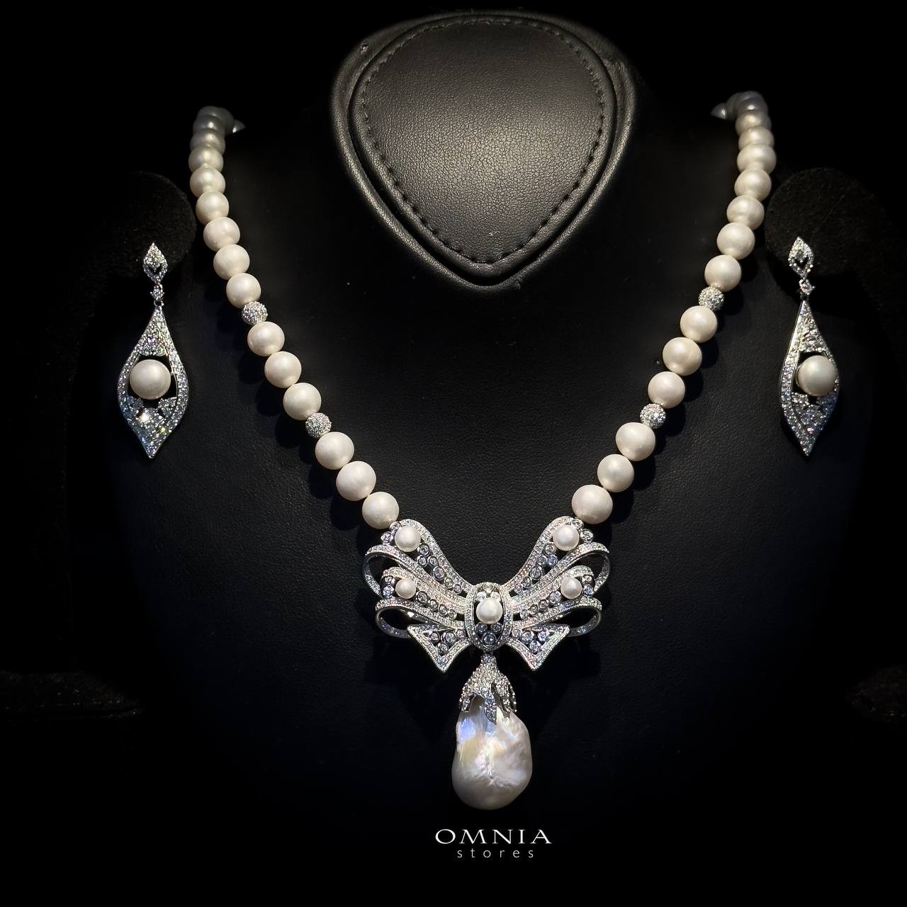 Omnia Gadi Fresh Real Water Pearl Set in 92.5 Silver Accessories With High Quality Simulated Diamonds image number null