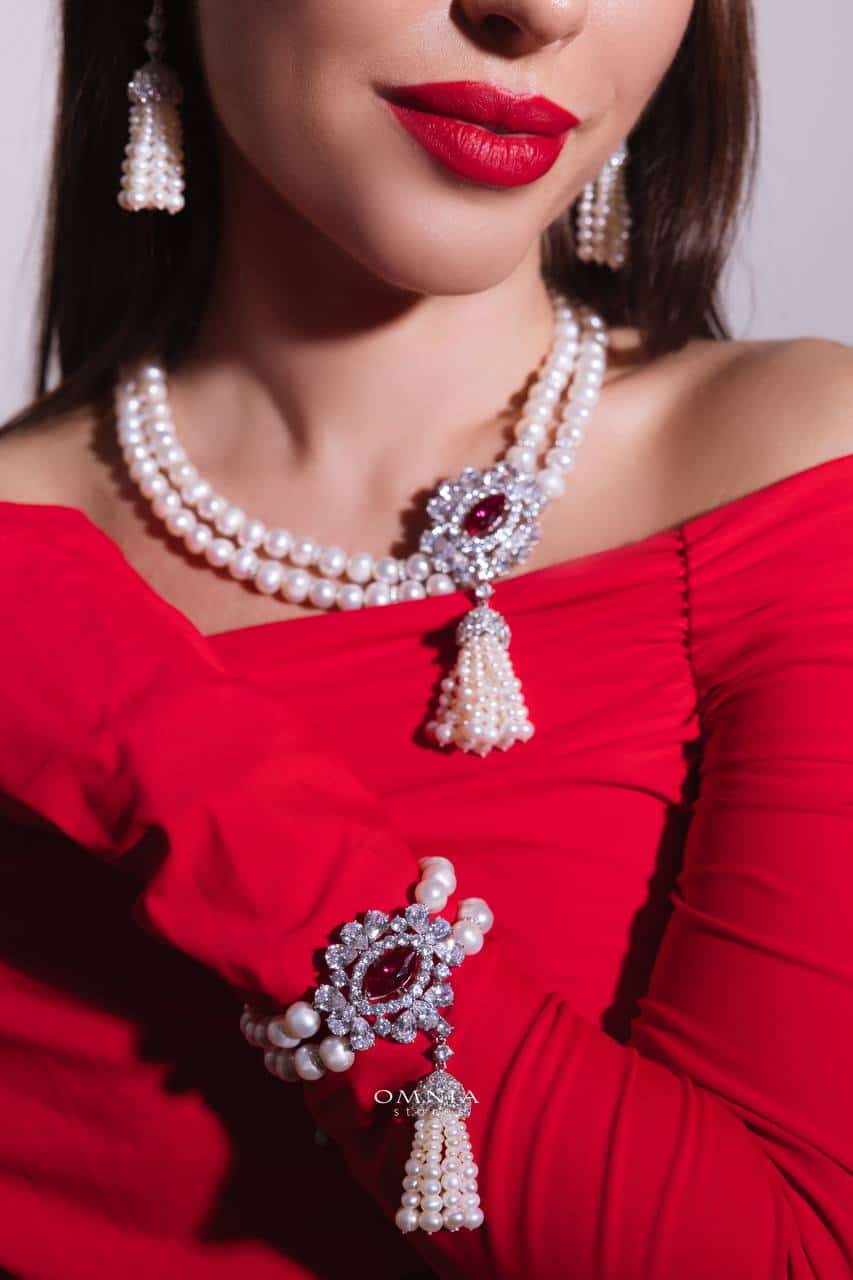 Omnia Dahlia Bridal Pearl Set with Ruby Red Stone in High-Quality Simulated Diamonds image number null
