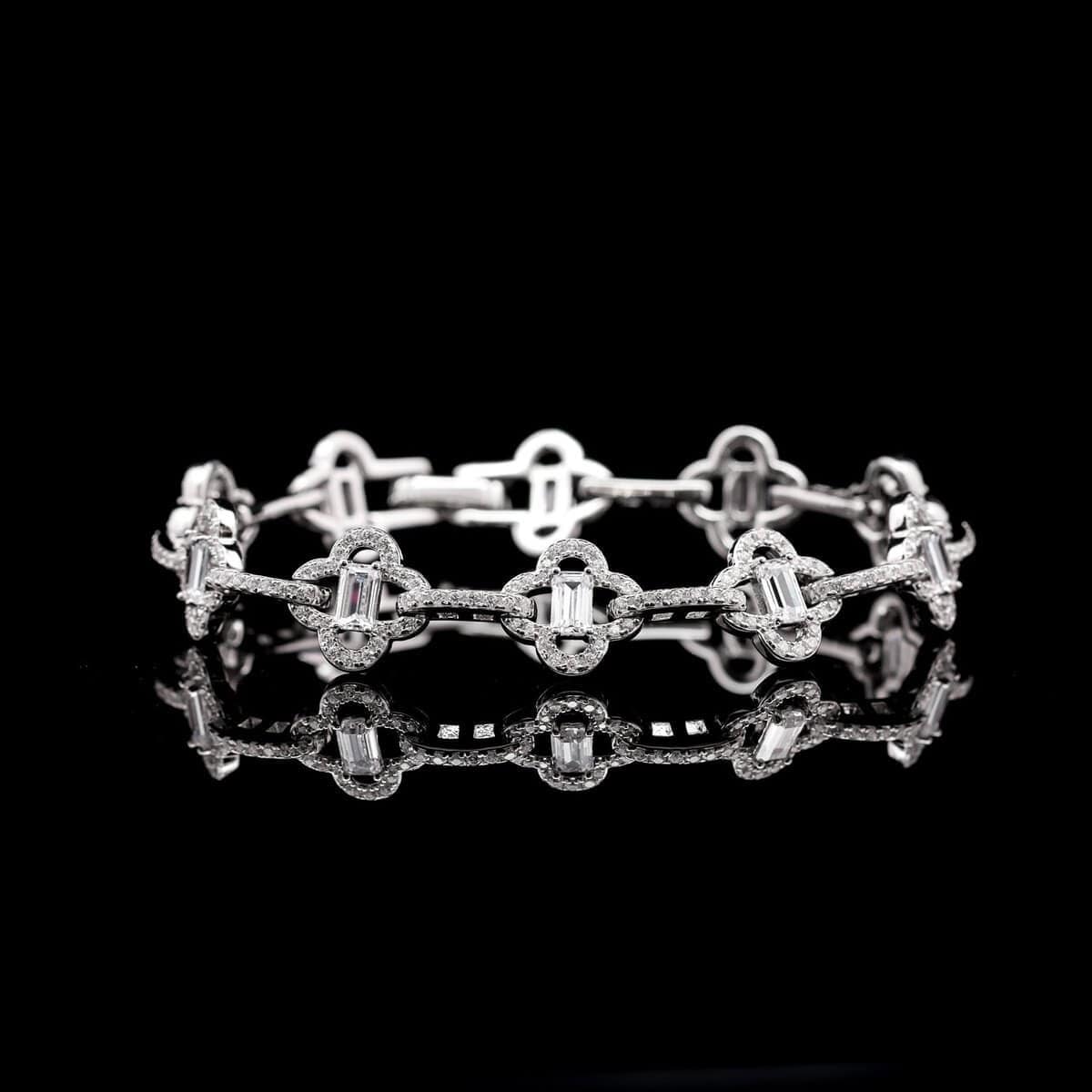 Omnia Amna White Set in 925 Silver with High Quality Simulated Diamonds image number null