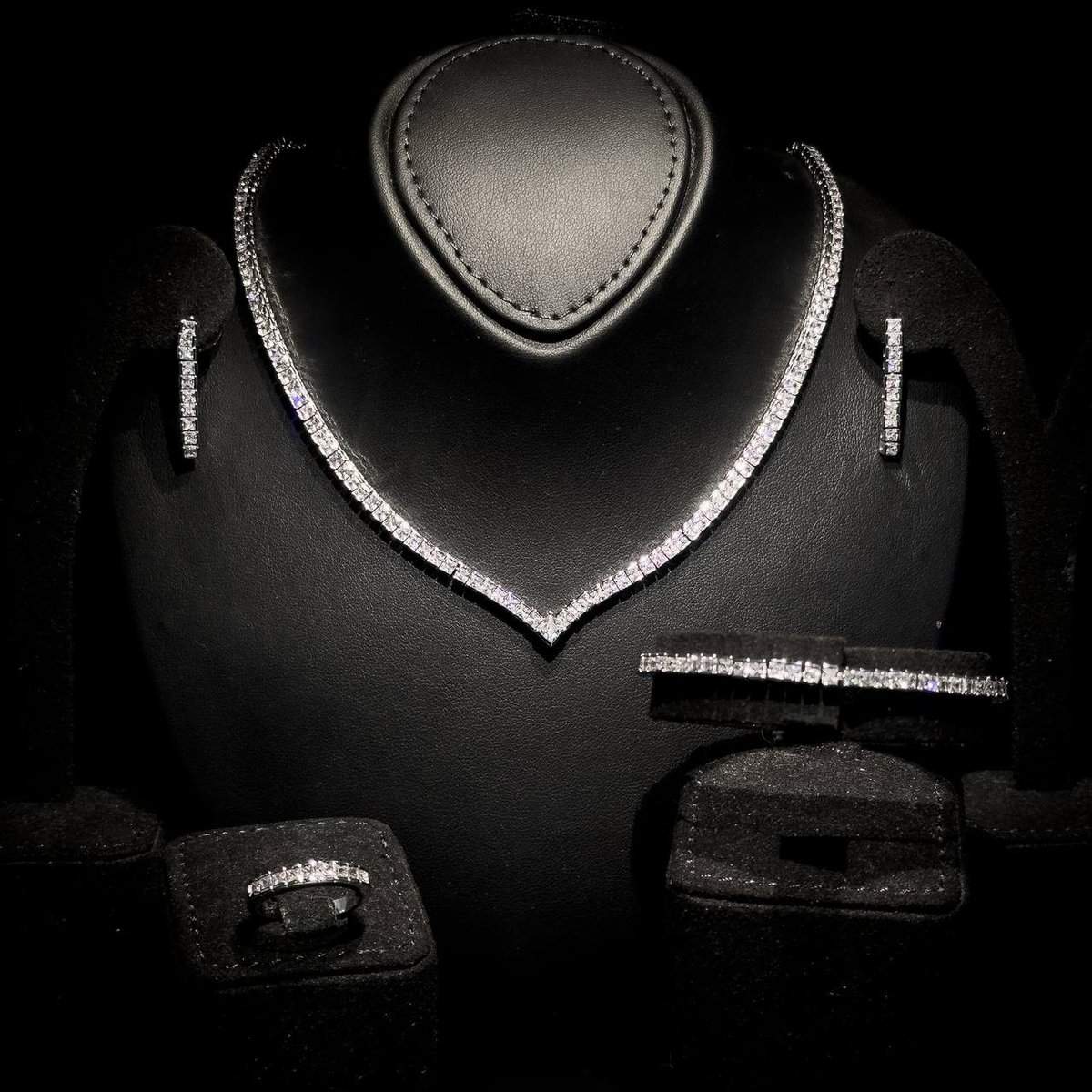 Omnia Viola White Luxury Bridal Full Set in High Quality Rhodium Plated Zircon Stones image number null