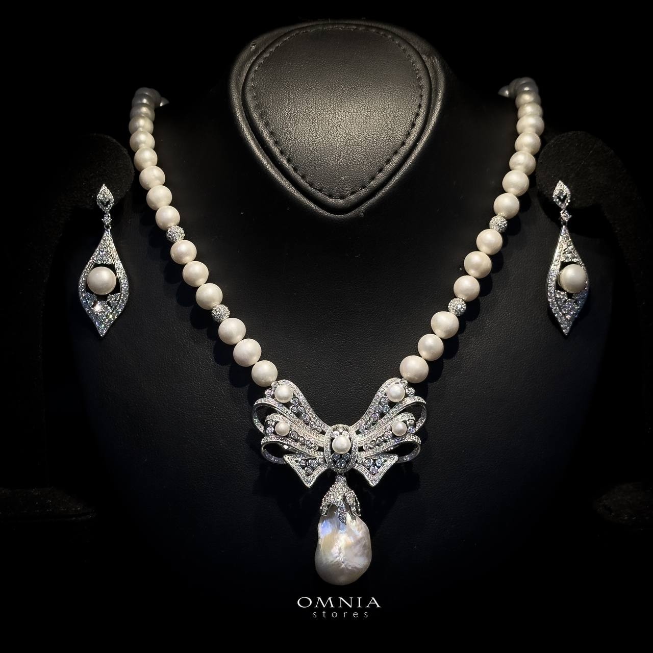 Omnia Gadi Fresh Real Water Pearl Set in 92.5 Silver Accessories With High Quality Simulated Diamonds image number null