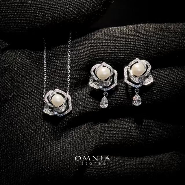 Omnia Evelina White Set in 92.5 Silver with High-Quality Zircon Stones image number null