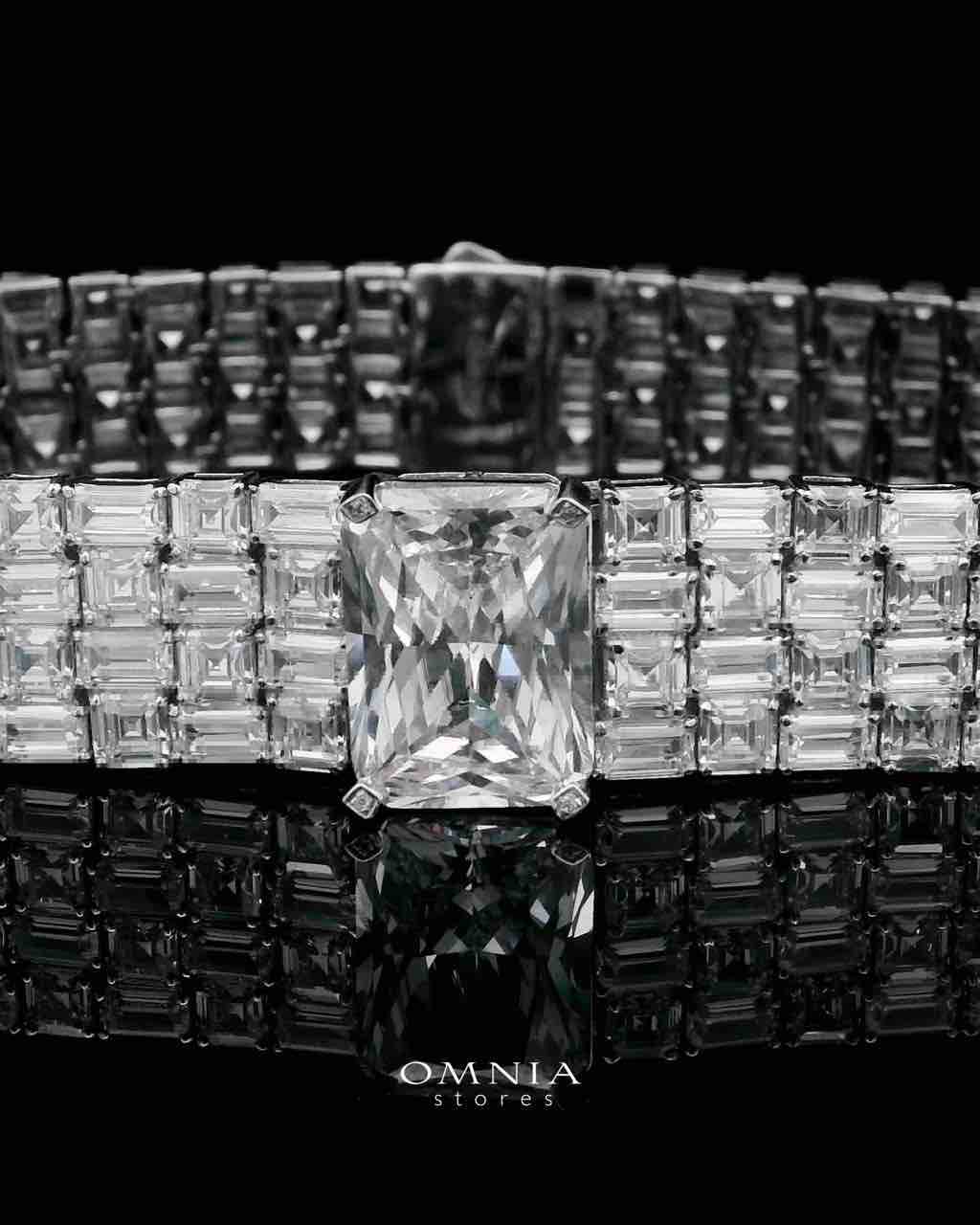 Omnia Zeina Silver Set in 92.5 Silver with High-Quality Simulated Diamonds image number null