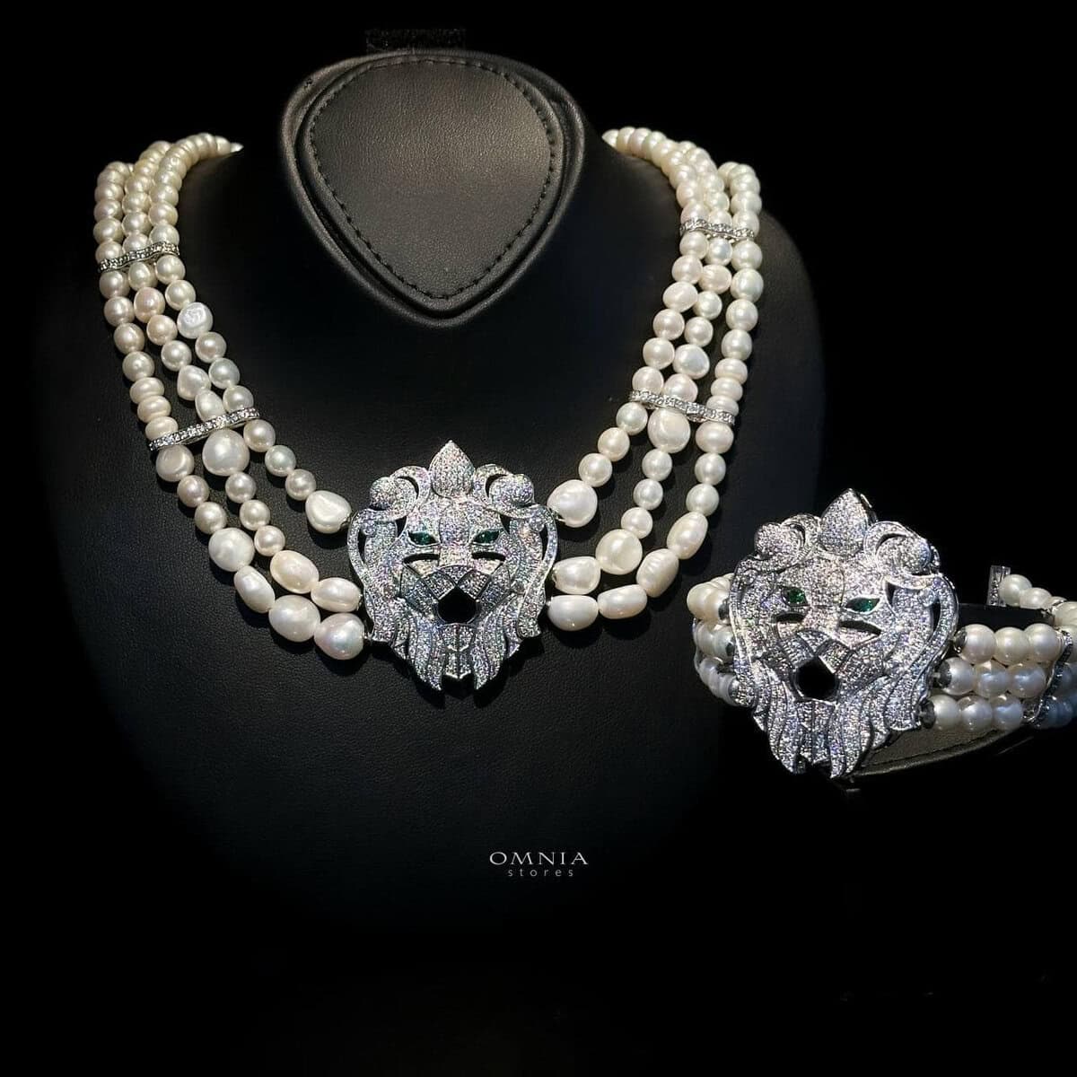 Omnia Fadia Fresh Real Water Pearl Necklace in High Quality Simulated diamonds image number null