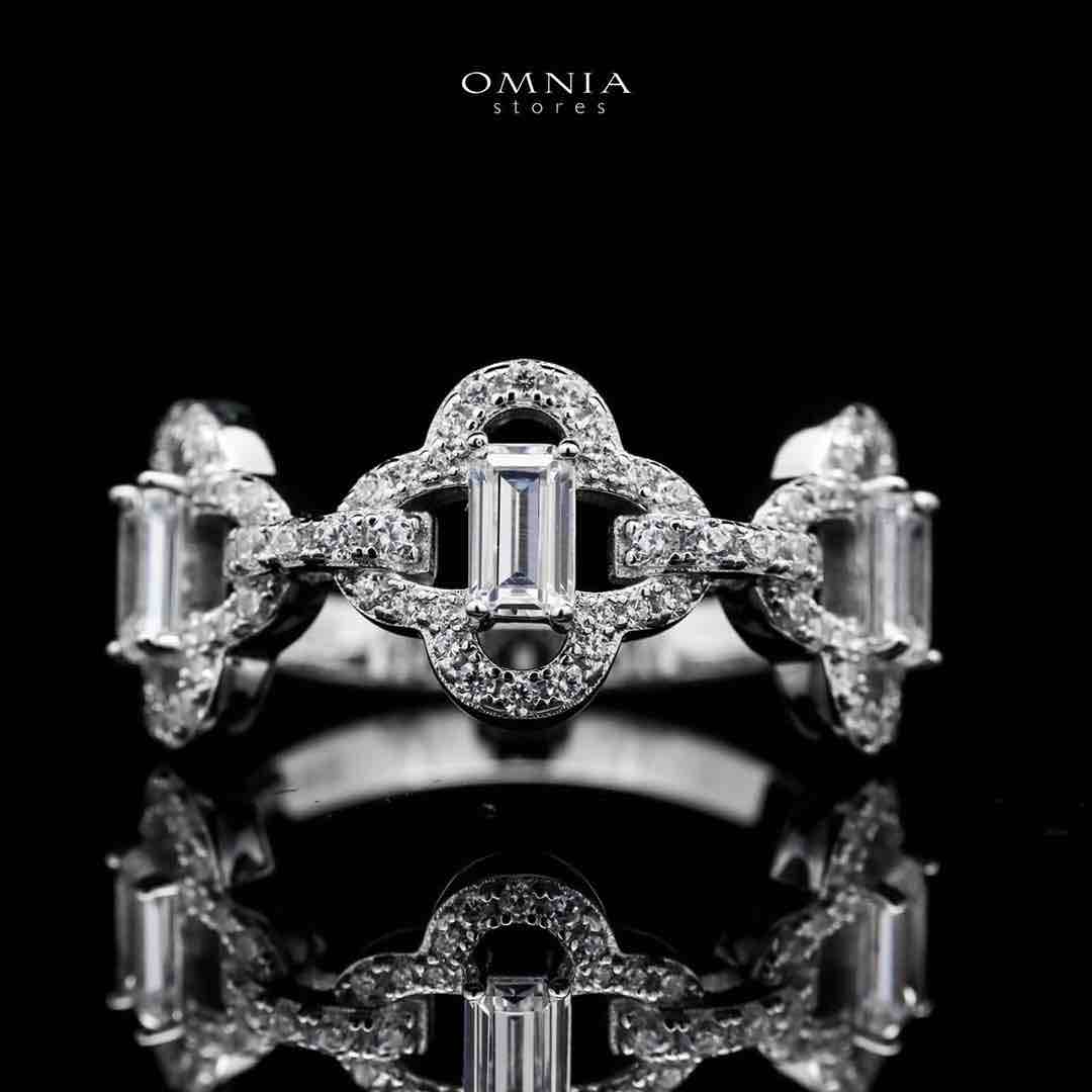 Omnia Amna White Ring in 92.5 Silver High Quality Simulated diamonds image number null