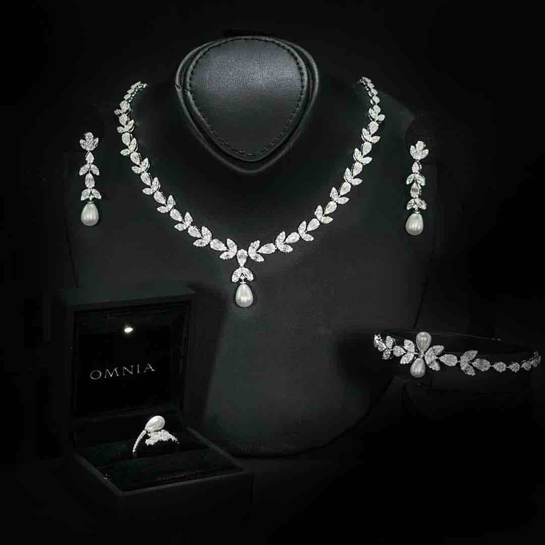Omnia Shamsa Pearl Bridal Full Set in 925 Silver with High-Quality White Zircon Stones image number null
