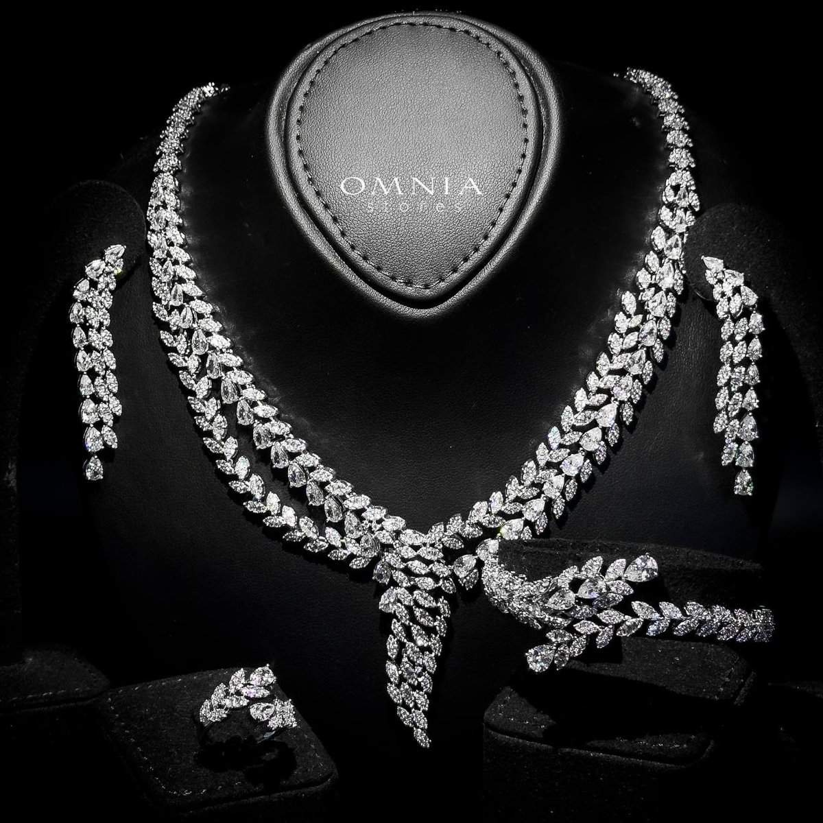 Omnia Yasira Leaf-Design White Luxury Bridal Full Set in High Quality Zircon Stone Rhodium Plated image number null